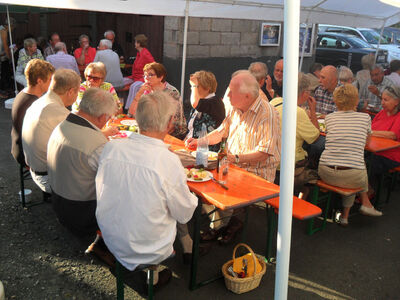 Hier schmeckten Wein, Wurst und Käse