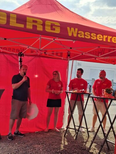 Sebastian Koch (links) beim Grußwort