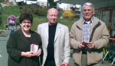 Helga Lopez (MdB), Wolfgang Schuster (Landratskandidat) und Fritz Basseng heute in Ehringshausen (Minimal)